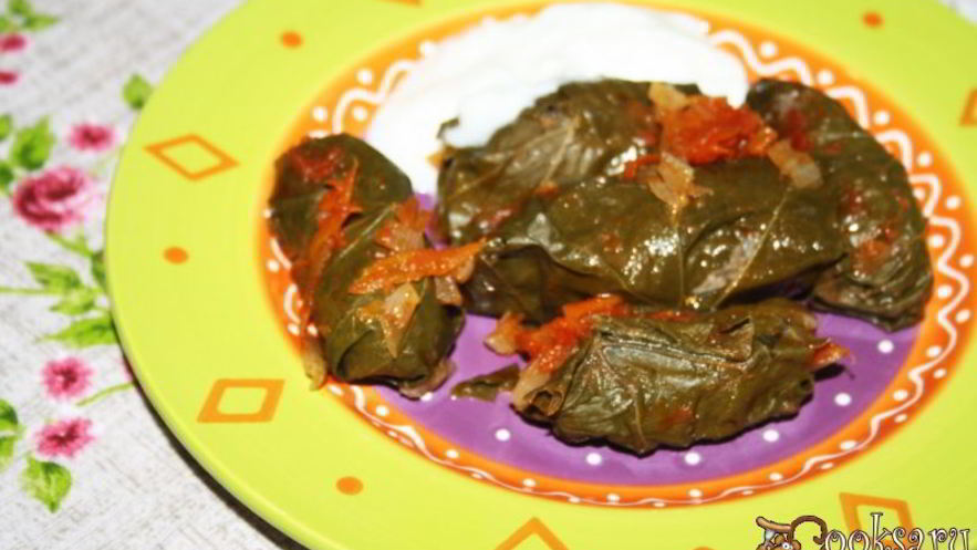 Рецепт долмы из маринованых виноградных листьев с говядиной