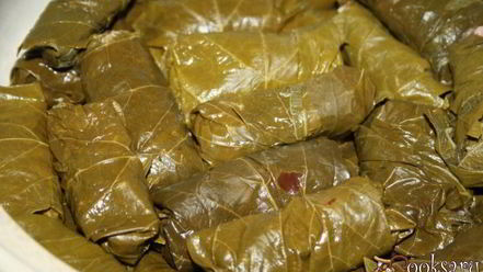 Рецепт долмы из маринованых виноградных листьев с говядиной