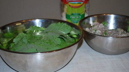 Рецепт долмы с чесночным соусом и кинзой