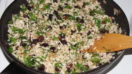 Рецепт долмы с рисом, изюмом и кедровыми орешками