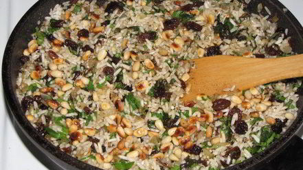 Рецепт долмы с рисом, изюмом и кедровыми орешками