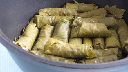 Рецепт долмы с рисом, изюмом и кедровыми орешками