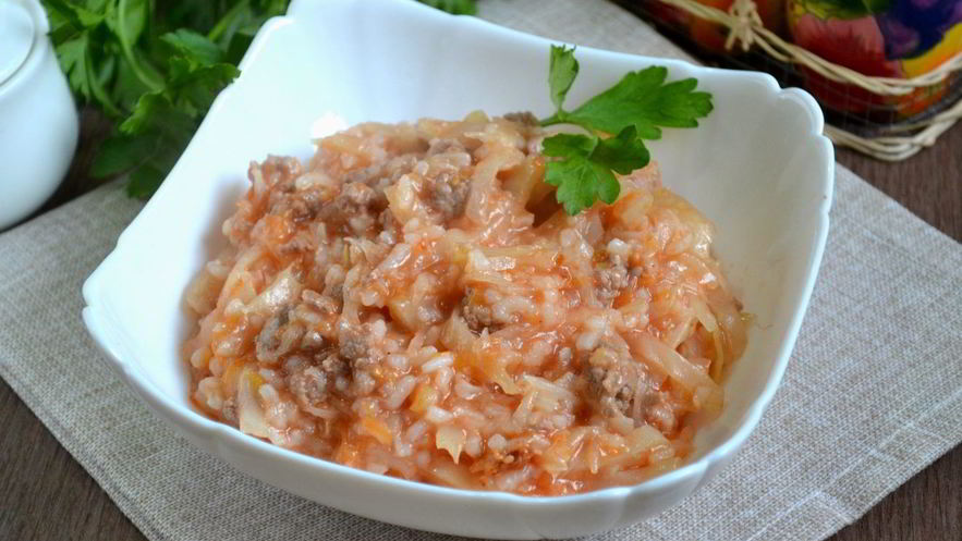 Рецепт ленивых голубцов под соусом