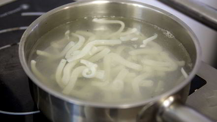 Рецепт гречневой лапши с кальмарами