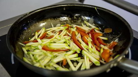 Рецепт гречневой лапши с кальмарами