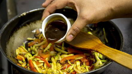 Рецепт гречневой лапши с кальмарами