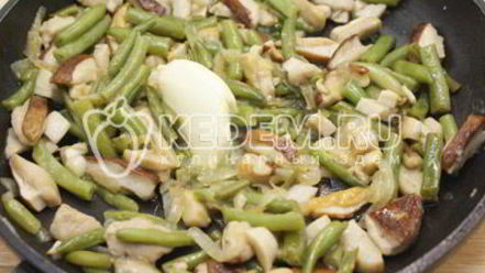 Рецепт белых грибов со стручковой фасолью