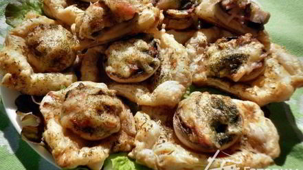 Рецепт грибов фаршированных на слоеном тесте