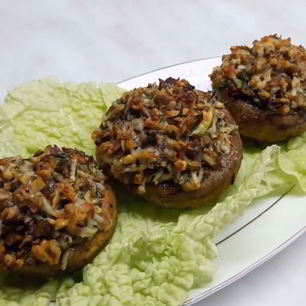 Рецепт Грибов, фаршированных орехами и сыром