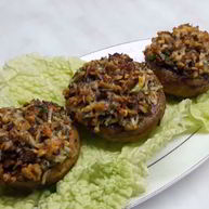 Рецепт Грибов, фаршированных орехами и сыром
