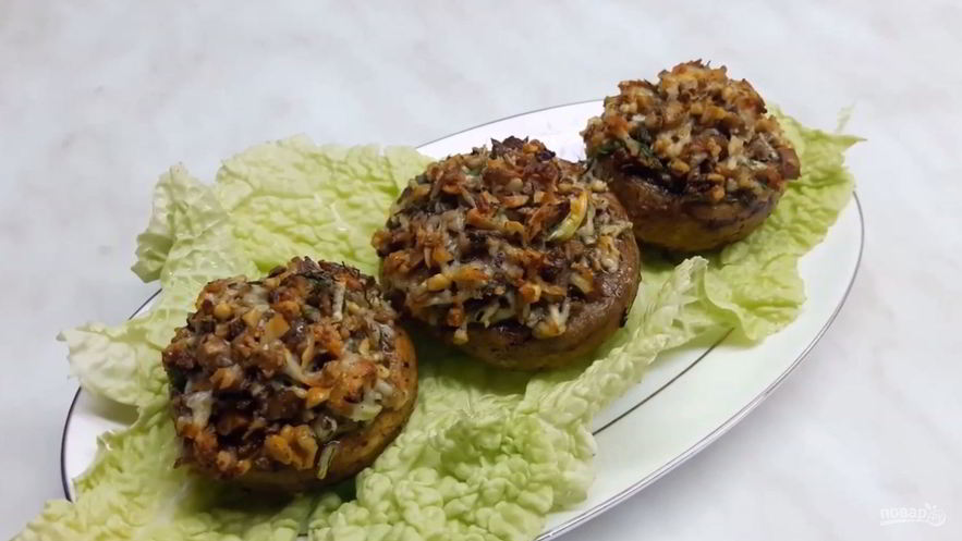 Рецепт грибов, фаршированных орехами и сыром