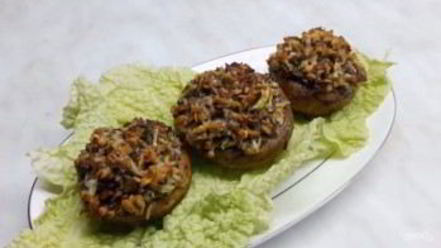 Рецепт грибов, фаршированных орехами и сыром