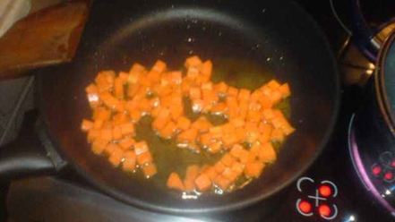 Рецепт грибов обжаренных под соусом с гарниром