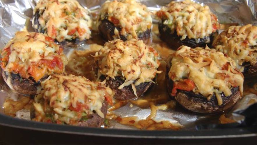 Рецепт грибов по-тоскански с красным перцем и оливками