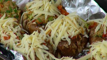 Рецепт грибов по-тоскански с красным перцем и оливками