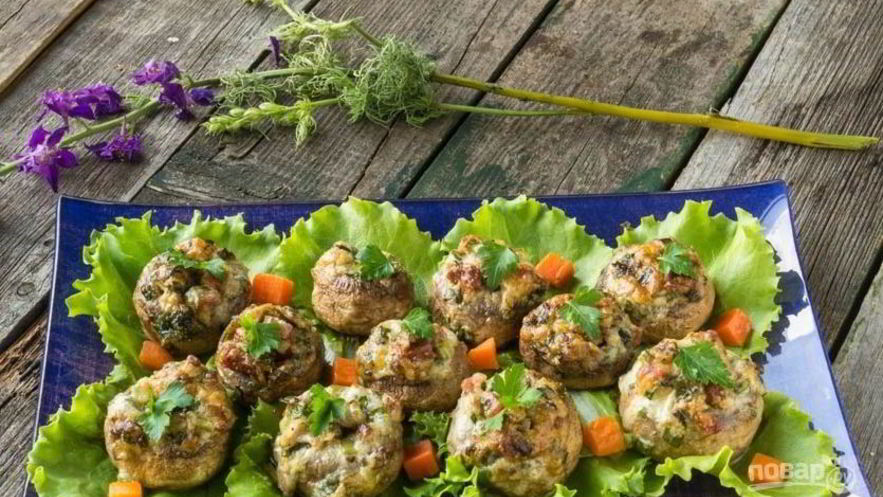 Рецепт грибов с колбасой в духовке