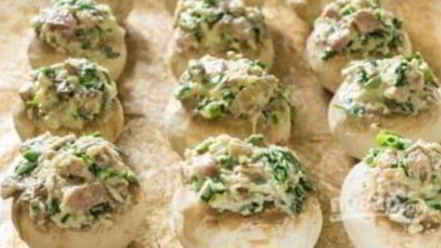 Рецепт грибов с колбасой в духовке