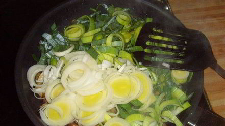 Рецепт грибов с пореем, запеченные под сливочным соусом