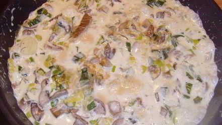 Рецепт грибов с пореем, запеченные под сливочным соусом