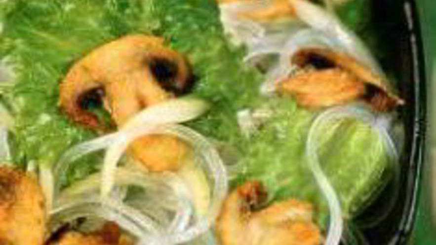 Рецепт грибов в сухарях, с рисовой лапшой и салатом фризе