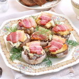 Рецепт Грибов, запеченных с голубым сыром и беконом