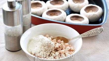 Рецепт грибов, запеченных с голубым сыром и беконом