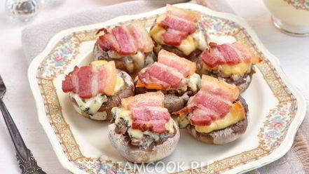 Рецепт грибов, запеченных с голубым сыром и беконом