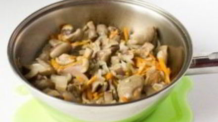 Рецепт маслят, тушеных в сметане