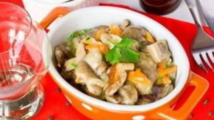 Рецепт маслят, тушеных в сметане