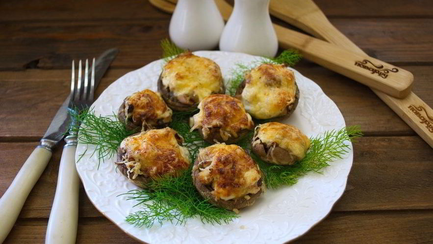 Рецепт начиненных грибов в духовке