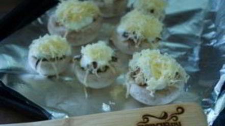 Рецепт начиненных грибов в духовке