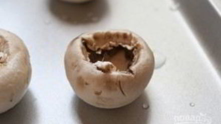 Рецепт шампиньонов, фаршированных беконом и сыром