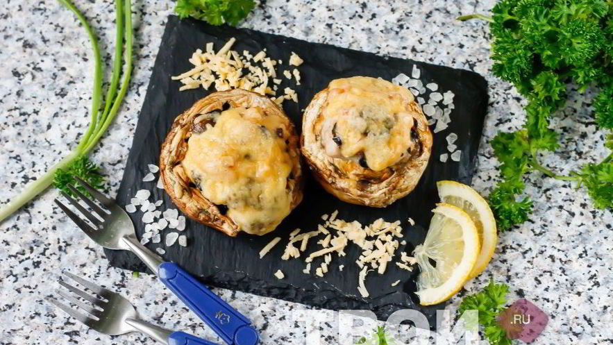 Рецепт шампиньонов с курицей и сыром