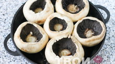 Рецепт шампиньонов с курицей и сыром