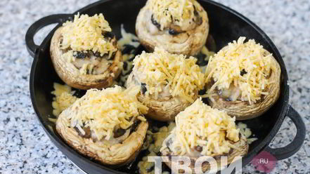 Рецепт шампиньонов с курицей и сыром