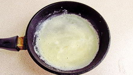 Рецепт сыроежек тушенных с овощами в сметанном соусе