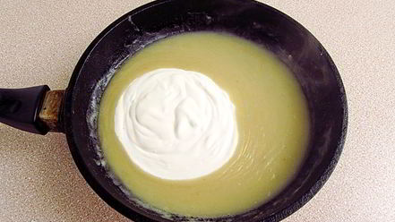 Рецепт сыроежек тушенных с овощами в сметанном соусе