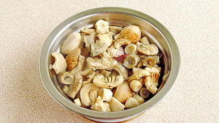 Рецепт сыроежек тушенных с овощами в сметанном соусе