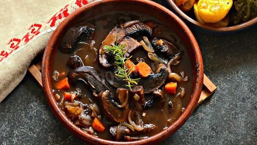 Рецепт тушеных королевских шампиньонов с овощами