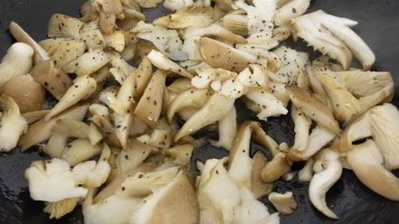 Рецепт вешенок жареных с морковью и чесноком