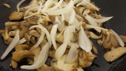 Рецепт вешенок жареных с морковью и чесноком