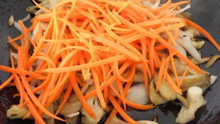 Рецепт вешенок жареных с морковью и чесноком