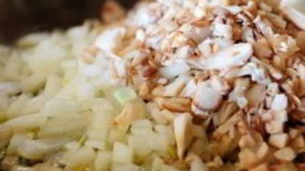 Рецепт запеченных грибов, фаршированных сыром и шпинатом