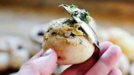 Рецепт запеченных грибов, фаршированных сыром и шпинатом