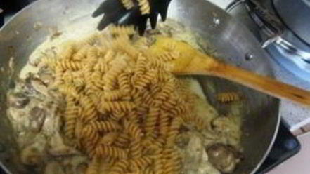 Рецепт жареных грибов с макаронами