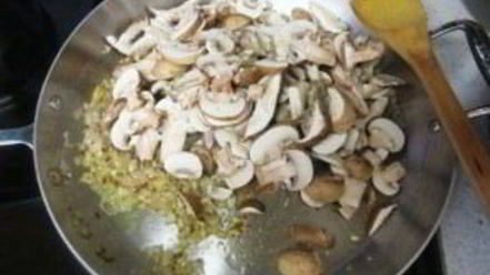 Рецепт жареных грибов с макаронами