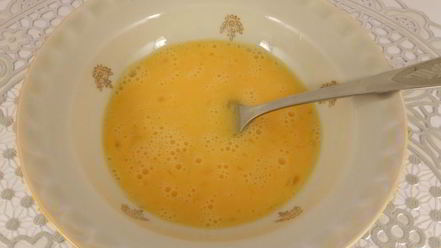 Рецепт жареных шампиньонов с картофелем, сосисками и яйцом