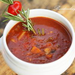 Рецепт Ароматного Гуляша с грибами и сельдереем