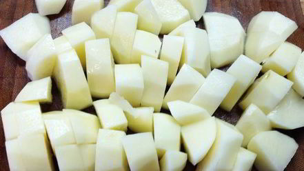 Рецепт ароматного гуляша с грибами и сельдереем