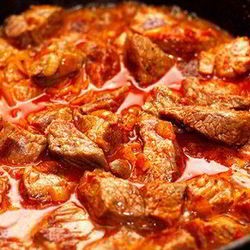 Рецепт Гуляша говяжий с овощами в мультиварке